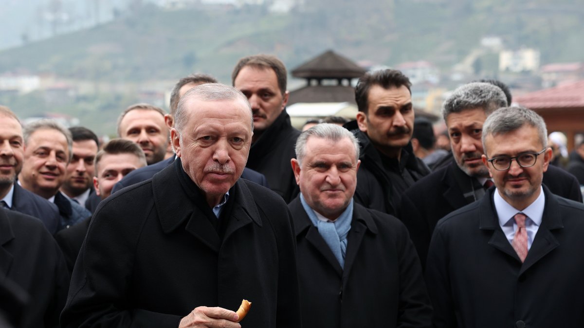 President Recep Tayyip Erdoğan speaks to the media after performing Eid al-Fitr prayers at Güneysu Merkez Mosque, Rize, Türkiye, March 20, 2026. (AA Photo)