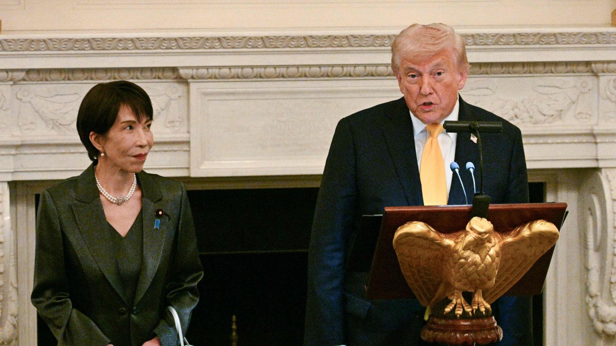 US President Donald Trump (R) speaks with Japan's Prime Minister Sanae Takaichi standing next to him at a dinner in the State Dining Room of the White House, Washington, U.S., March 19, 2026. (AFP Photo)