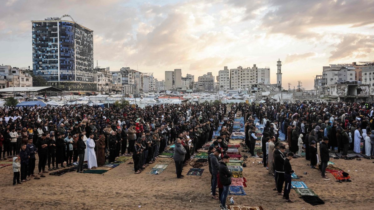 Gaza Muslims gather for Eid prayers amid ongoing conflict