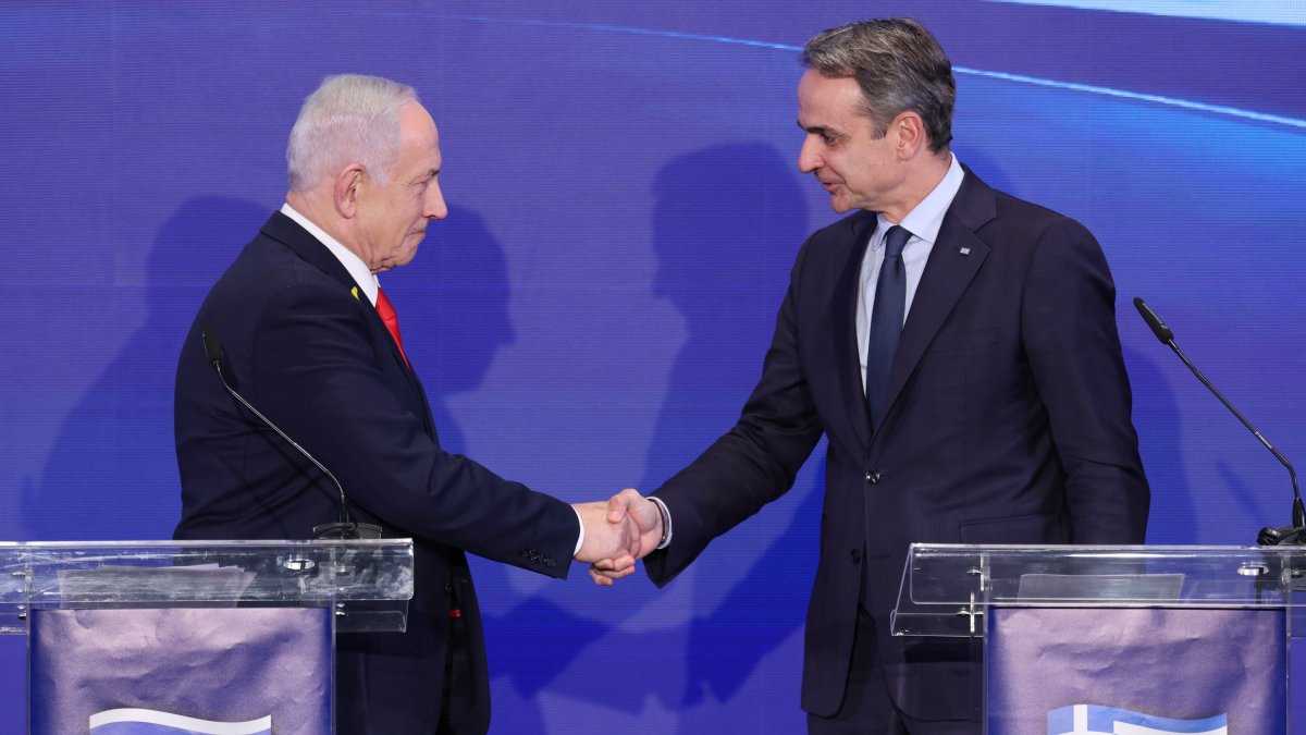 Israeli Prime Minister Benjamin Netanyahu (L) and Greek Prime Minister Kyriakos Mitsotakis shake hands during a joint press conference with Greek Cypriot leader Nikos Christodoulides, after a trilateral meeting at the Citadel of David Hotel in Jerusalem, Dec. 22, 2025. (AP Photo)