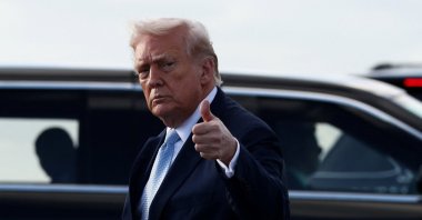 U.S. President Donald Trump gestures as he steps from Air Force One upon his arrival, West Palm Beach, U.S., March 20, 2026. (Reuters Photo)