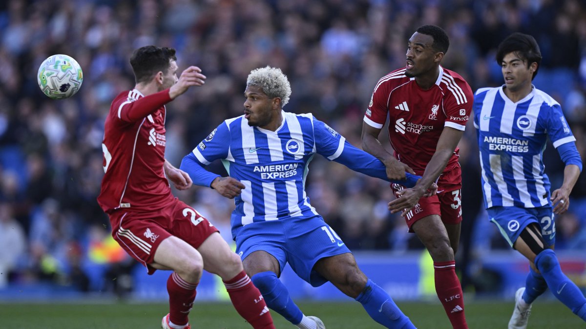Brighton & Hove Albion's Georginio Rutter in action with Andy Robertson and Ryan Gravenberch in a Premier League match in Brighton, U.K., March 21, 2026 (Reuters Photo)