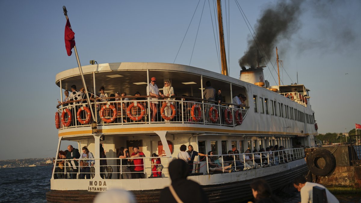 A ferry departs from the Eminönü terminal on the Golden Horn, Istanbul, Türkiye, June 13, 2025. (AP Photo)