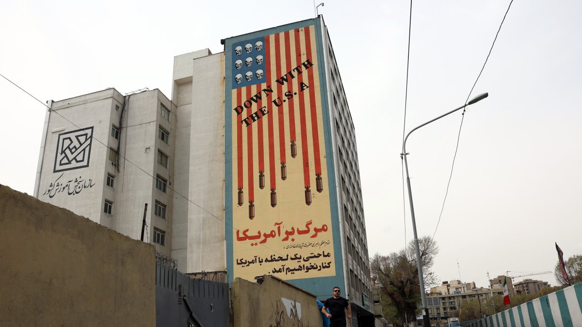 An anti-U.S. mural in Tehran, Iran, March 22, 2026. (EPA Photo)