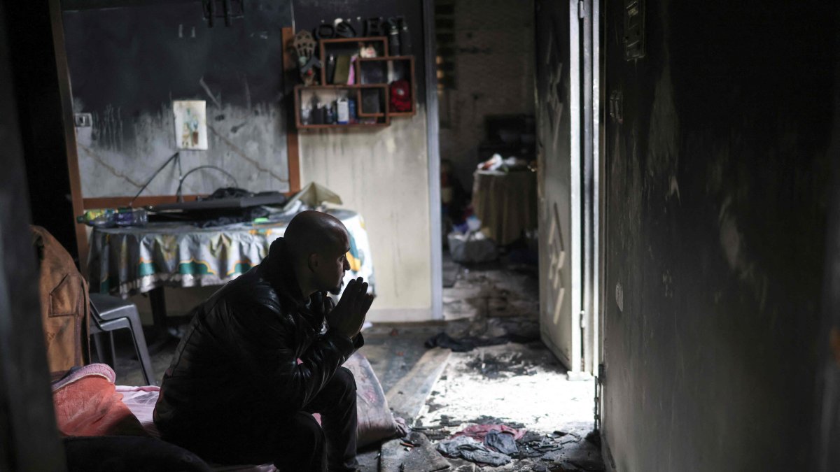 Israeli settlers torch West Bank villages in wave of violence