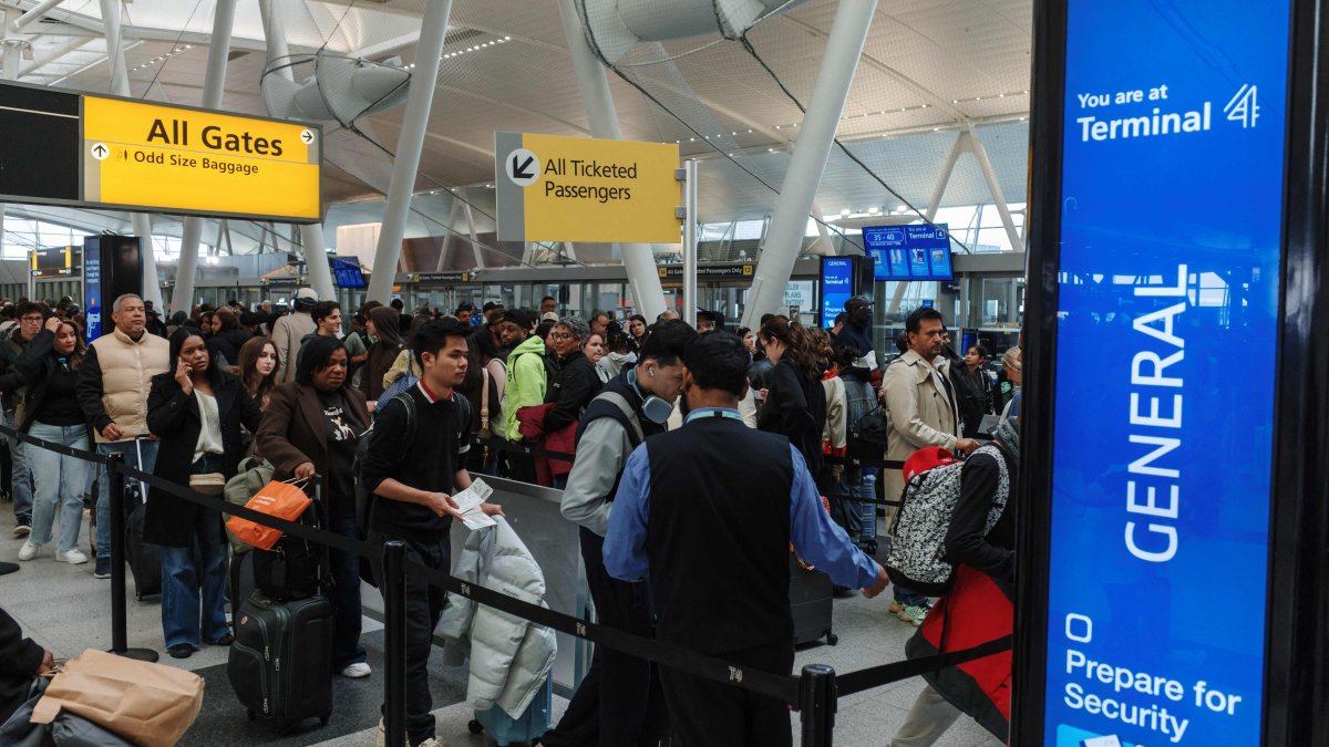 People wait in long TSA security lines at John F. Kennedy International Airport in New York, New York, U.S., March 22, 2026. (AFP Photo)