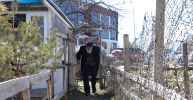 Kaya Bulut heads to his house after working in his garden, Sivas, Türkiye, March 22, 2026. (AA Photo)