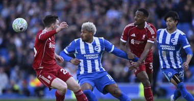Brighton & Hove Albion's Georginio Rutter in action with Andy Robertson and Ryan Gravenberch in a Premier League match in Brighton, U.K., March 21, 2026 (Reuters Photo)