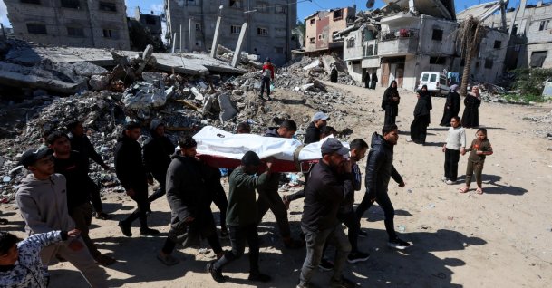 Palestinian mourners carry the body of policeman Khaled al-Zayan during the funeral of three policemen, who were killed in an Israeli strike on a checkpoint, according to medics, in Khan Younis in the southern Gaza Strip, Feb. 27, 2026. (Reuters File Photo)