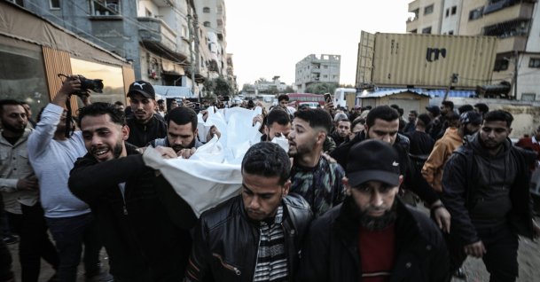 Family and friends carry the body of a Palestinian who was killed during an Israeli missile strike, Gaza City, Palestine, March 22, 2026. (AA Photo)