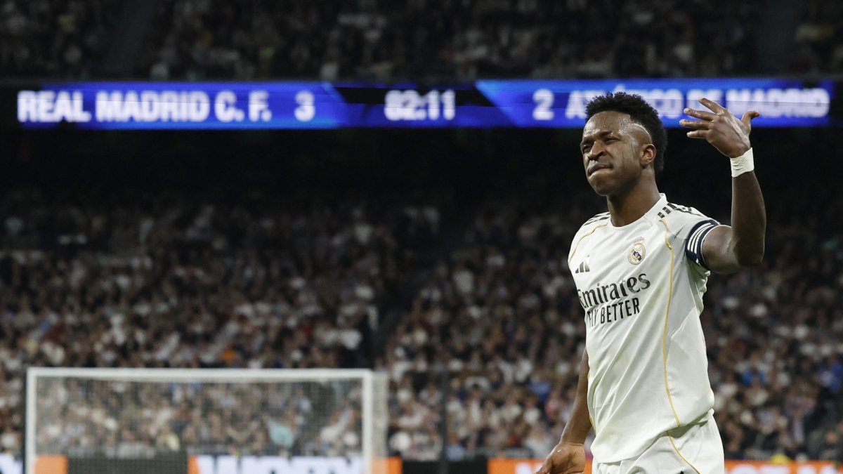 Real Madrid's Vinicius Junior reacts during the Spanish league football match against Atletico Madrid at Santiago Bernabeu Stadium, Madrid, Spain, March 22, 2026. (AFP Photo)