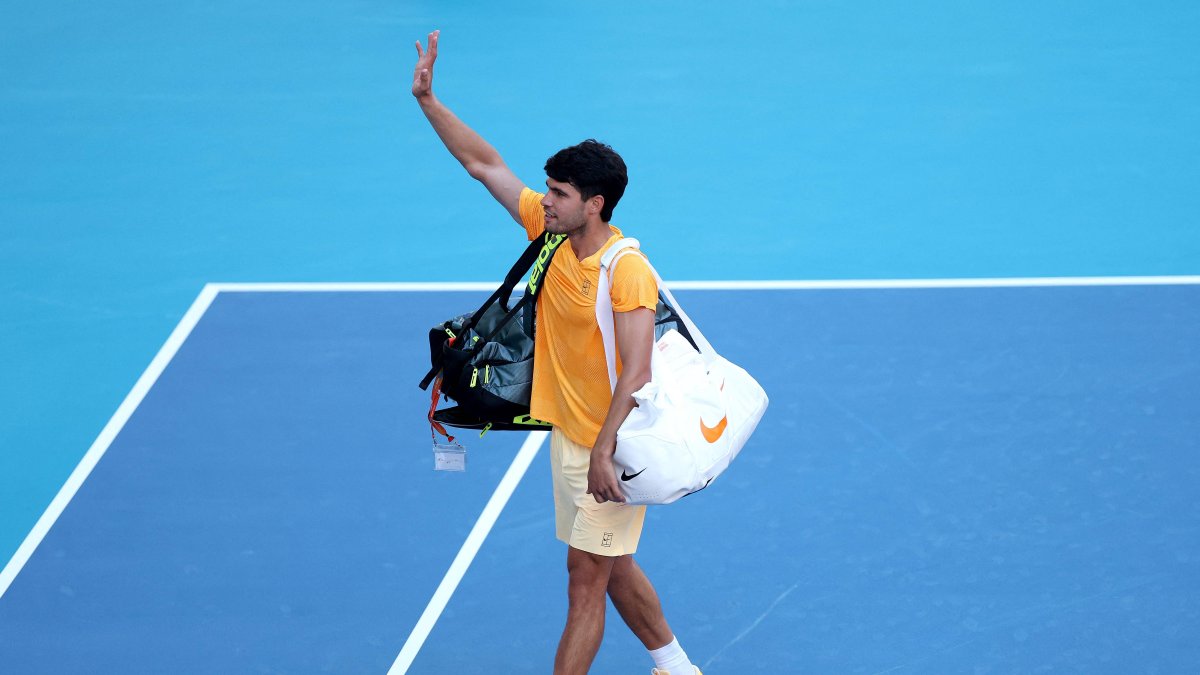 Spain's Carlos Alcaraz leaves the court after losing to Sebastian Korda of the United States on day 6 of the Miami Open at Hard Rock Stadium, Miami Gardens, U.S., March 22, 2026. (AFP Photo)
