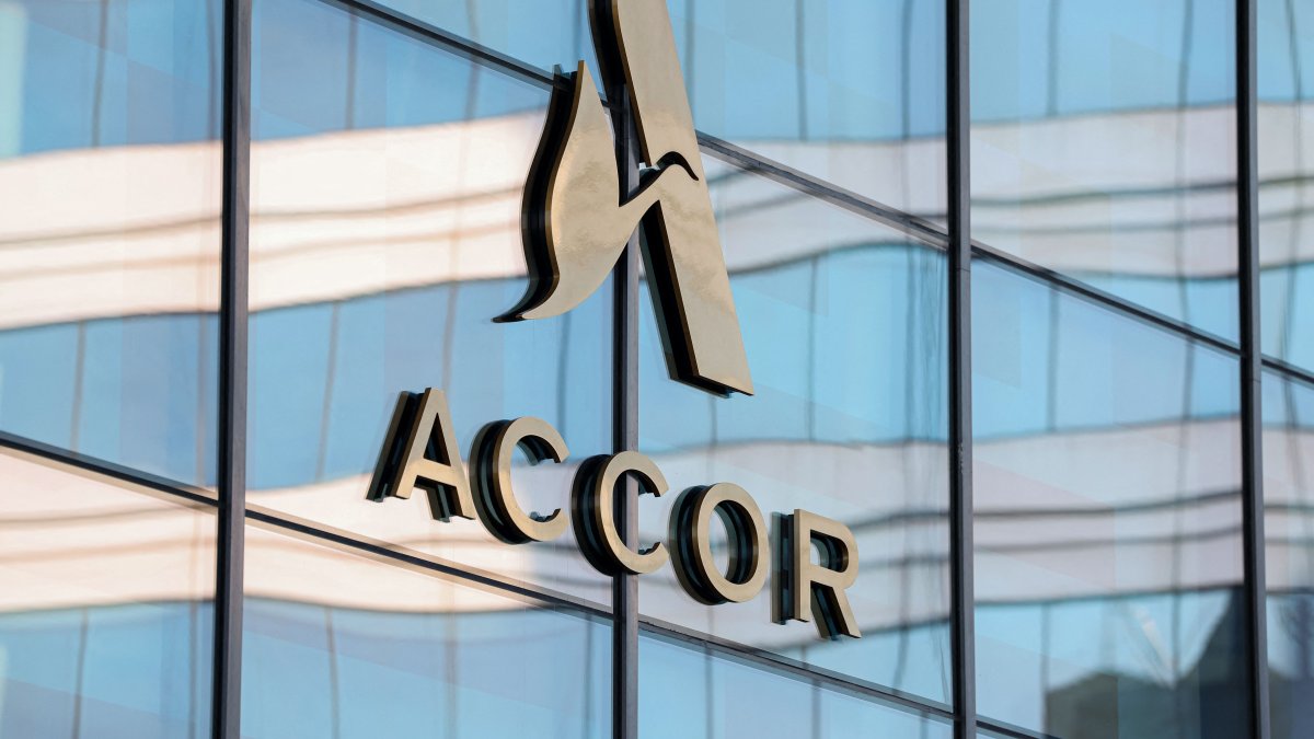 The logo of French multinational hospitality company Accor is displayed on the facade of its headquarters in Issy-les-Moulineaux, outside Paris, March 19, 2026. (AFP Photo)