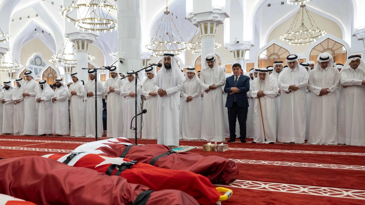 This handout picture released by Qatar's Amiri Diwan on March 22, 2026, shows Qatar's Sheikh Tamim bin Hamad al-Thani perform funeral prayer at Imam Muhammad bin Abdul Wahhab Mosque in Doha for the four servicemen who were killed in a helicopter crash in Qatar's territorial waters. (AFP Photo)
