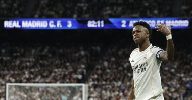 Real Madrid's Vinicius Junior reacts during the Spanish league football match against Atletico Madrid at Santiago Bernabeu Stadium, Madrid, Spain, March 22, 2026. (AFP Photo)