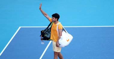 Spain's Carlos Alcaraz leaves the court after losing to Sebastian Korda of the United States on day 6 of the Miami Open at Hard Rock Stadium, Miami Gardens, U.S., March 22, 2026. (AFP Photo)
