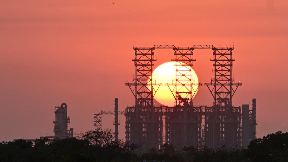 The Olmeca refinery of state oil company Pemex at sunset in Dos Bocas, Paraiso, Tabasco state, Mexico, March 23, 2026. (Reuters Photo)
