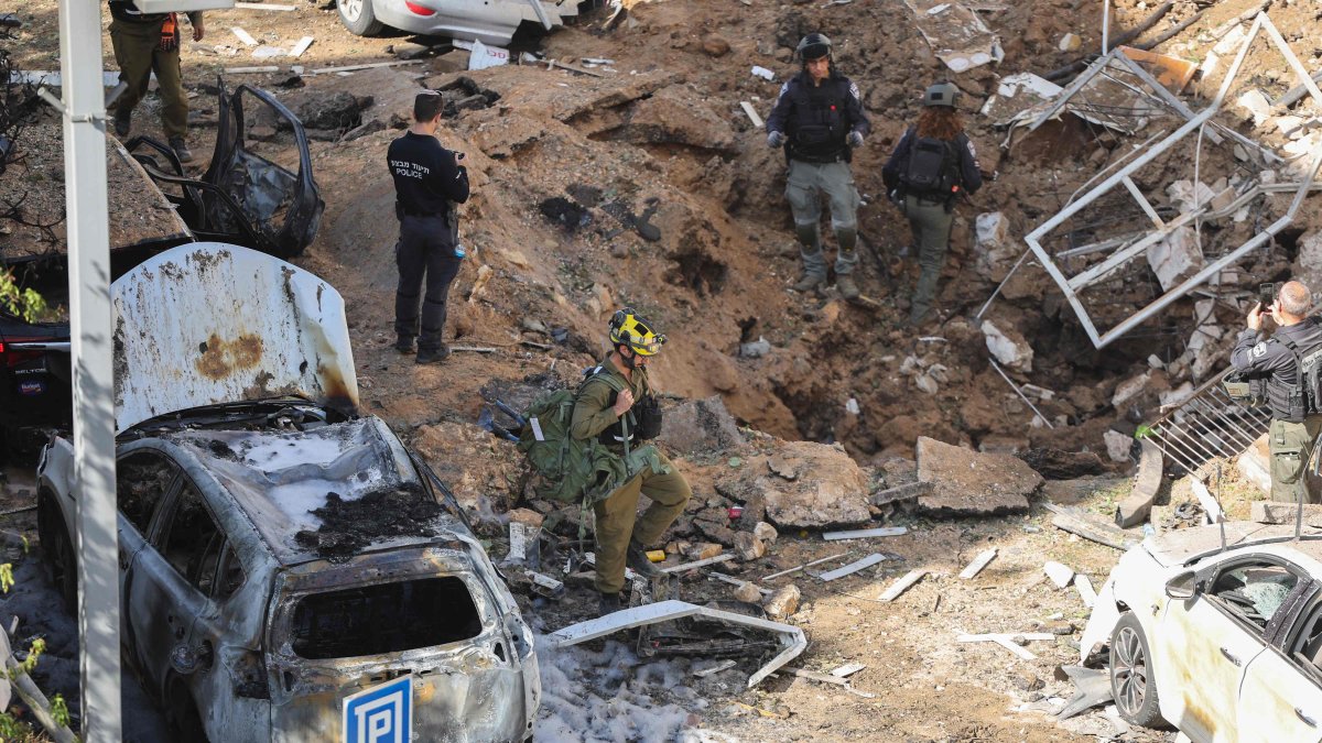 Israeli emergency service personnel gather at the site of an Iranian missile strike in Tel Aviv, Israel, March 24, 2026. (AFP Photo)