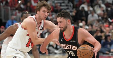 Houston Rockets center Alperen Şengün (R) battles opponents during the NBA game against the Chicago Bulls at United Center in Chicago, Illinois, U.S., March 23, 2026. (AA Photo)

