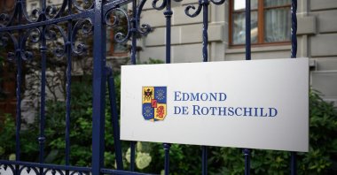 The logo of Swiss private banking Edmond de Rothschild is pictured on the facade of a building hosting a branch of the bank, in Lausanne, Aug. 19, 2020. (AFP Photo)