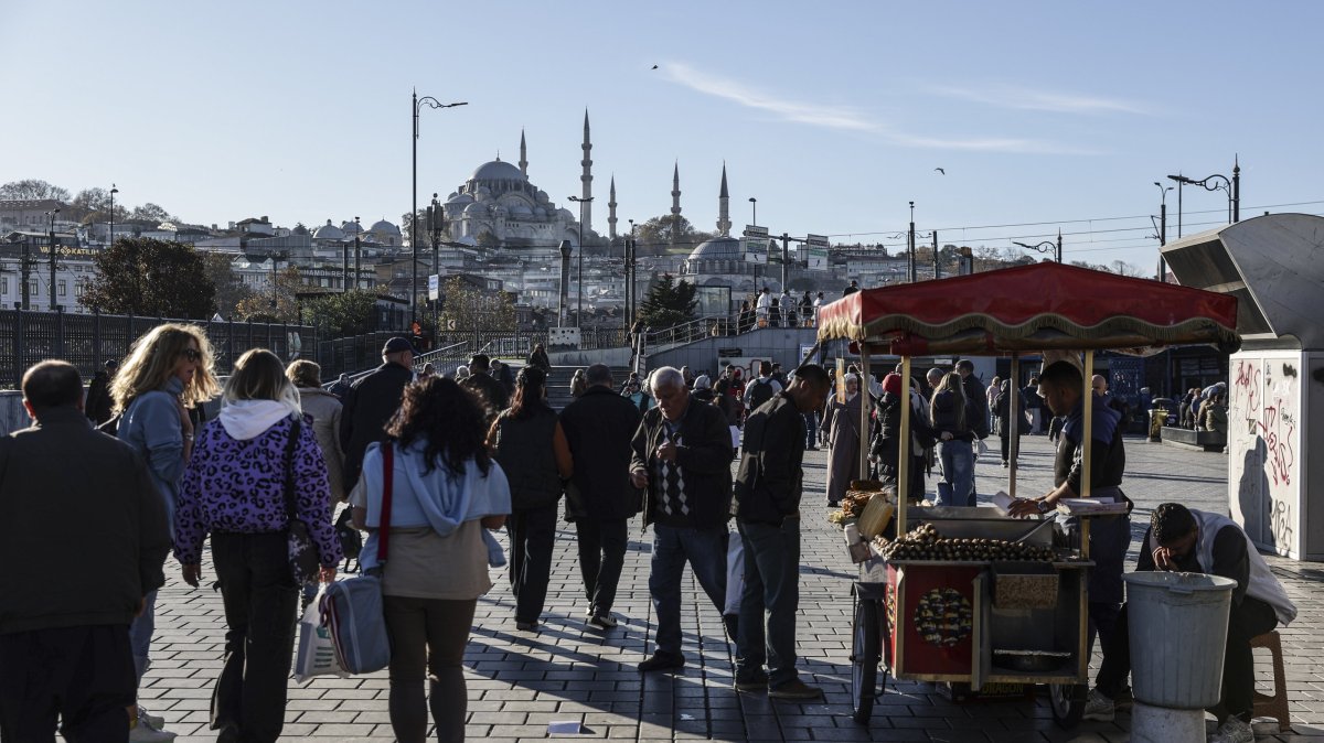 People walk in the Eminönü neighborhood, Istanbul, Türkiye, Nov. 25, 2025. (EPA Photo)