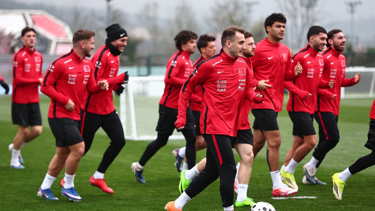 Türkiye's national football team players train ahead of the World Cup playoff semifinals match against Romania at the TFF Hasan Doğan facilities, Istanbul, Türkiye, March 25, 2026. (AA Photo)