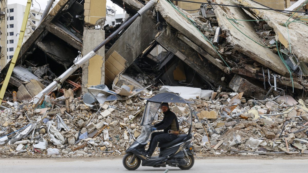 Nine more killed as Israel continues to strike Beirut, S. Lebanon