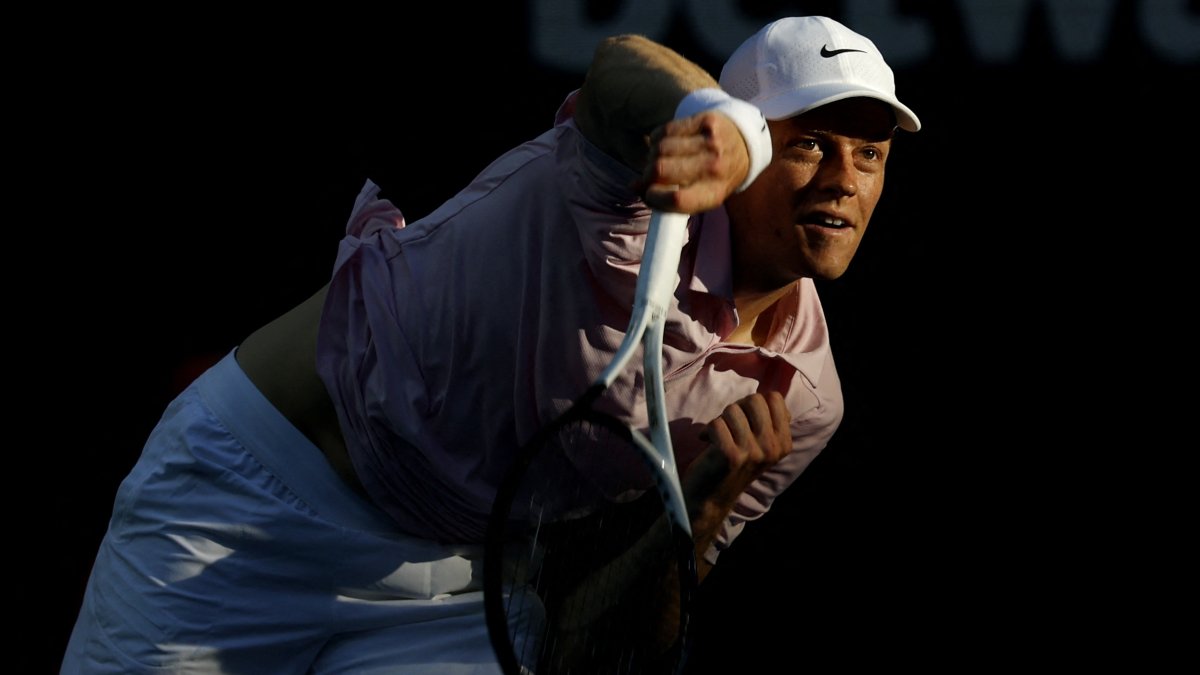 Italy's Jannik Sinner serves against Alex Michelsen of the United States on day eight of the 2026 Miami Open at Hard Rock Stadium, Miami Gardens, U.S., March 24, 2026. (Reuters Photo)