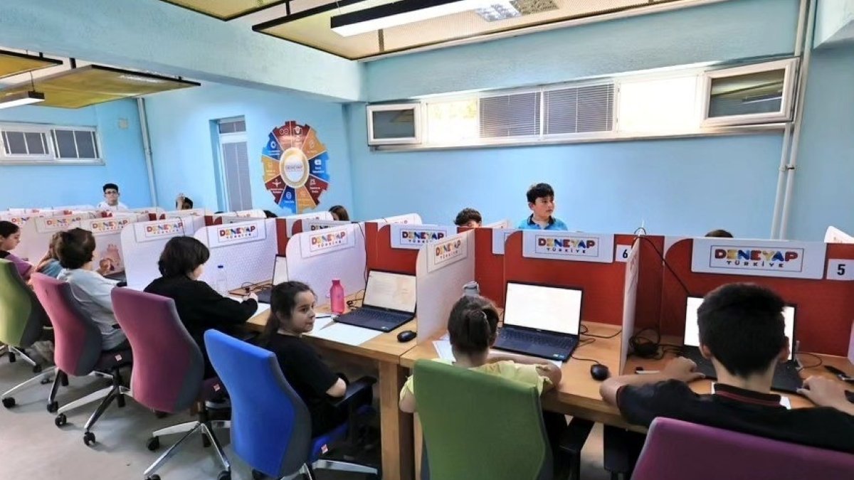 Students across Türkiye gain free 36-month technology training