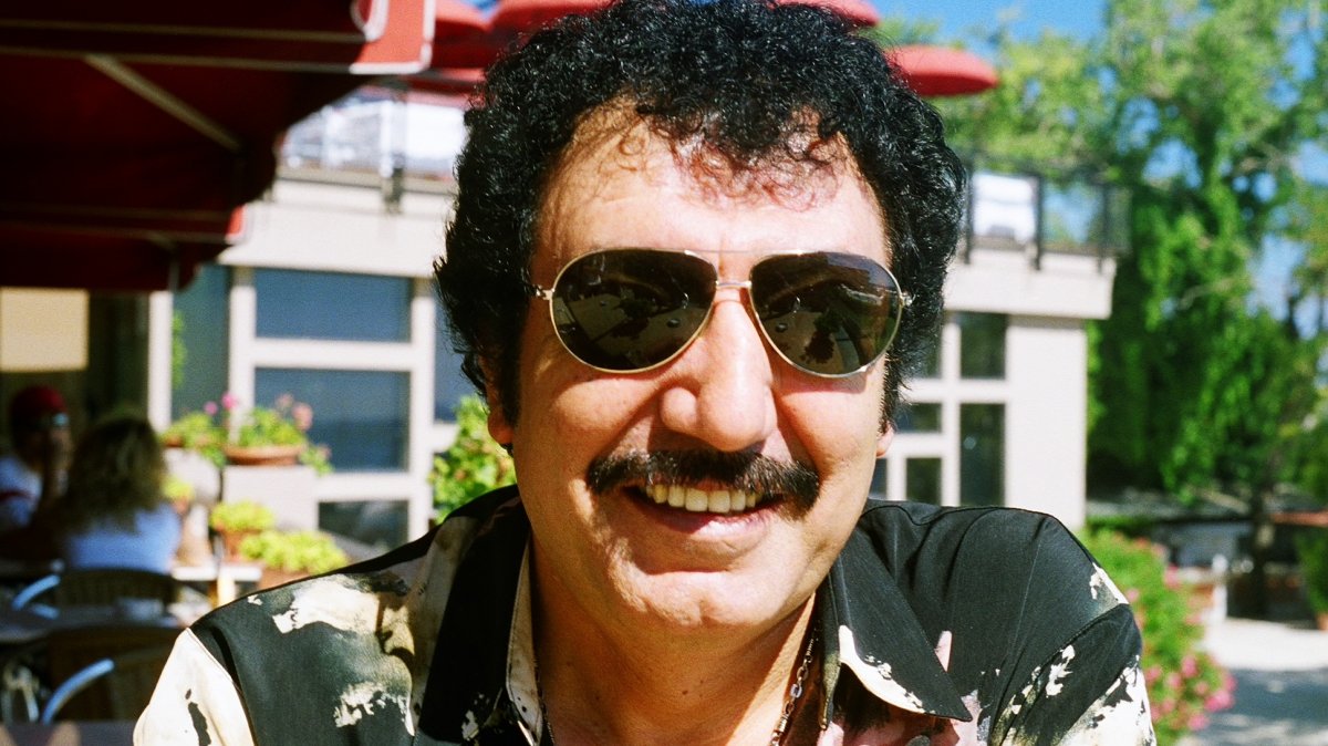 Renowned Turkish singer Müslüm Gürses poses for a photo, Istanbul, Türkiye, July 1, 2017. (Getty Images Photo)