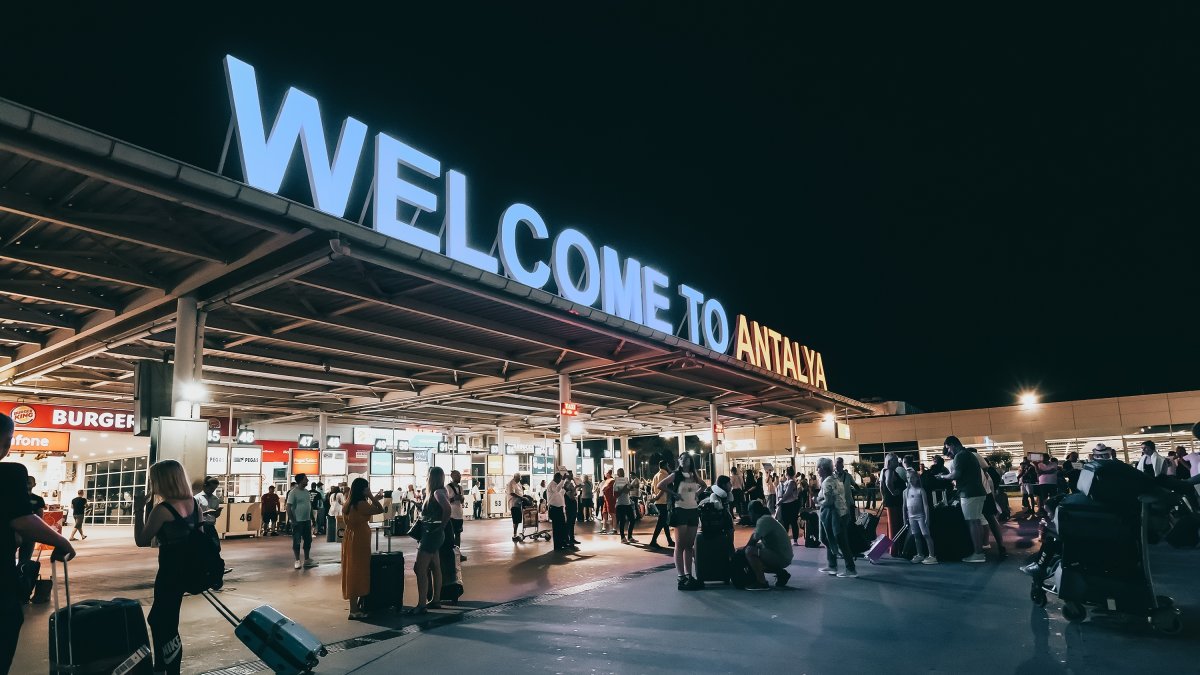 Türkiye emerges as alternative as Russian tourists cancel Gulf trips