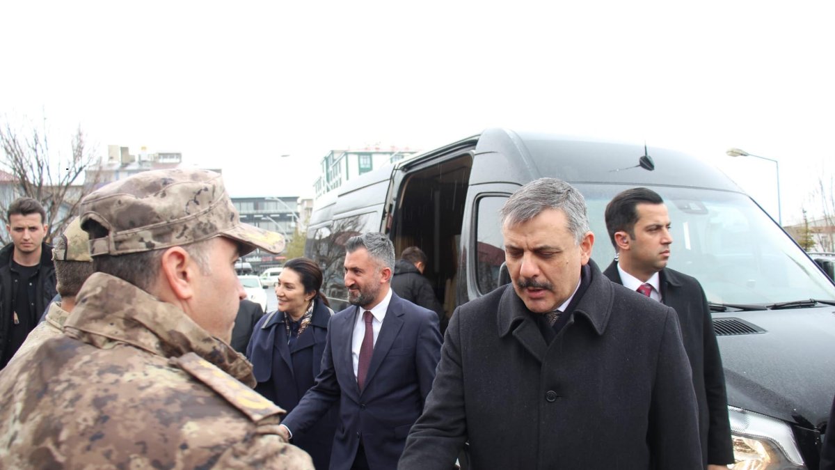 Türkiye tightens monitoring at Iran border, says no immediate threat