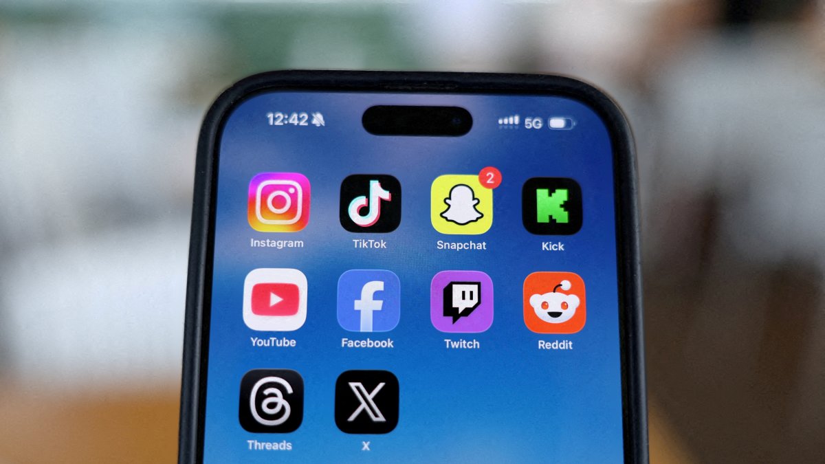 Instagram, TikTok, Snapchat, Kick, YouTube, Facebook, Twitch, Reddit, Threads and X applications are displayed on a mobile phone ahead of new law banning social media for users under 16 in Australia, in this picture illustration taken, Dec. 9, 2025. (Reuters File Photo)