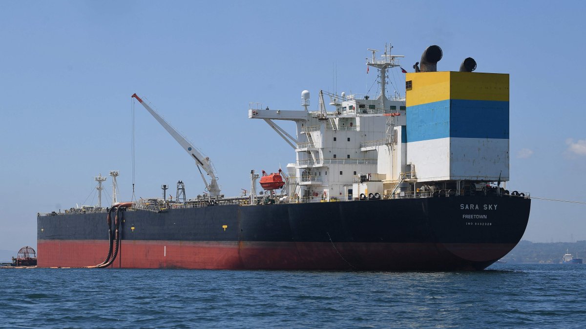 The Sierra Leone-flagged Sara Sky, which is carrying crude oil from Russia, is seen anchored at Limay port, Bataan province, March 26, 2026. (AFP Photo)