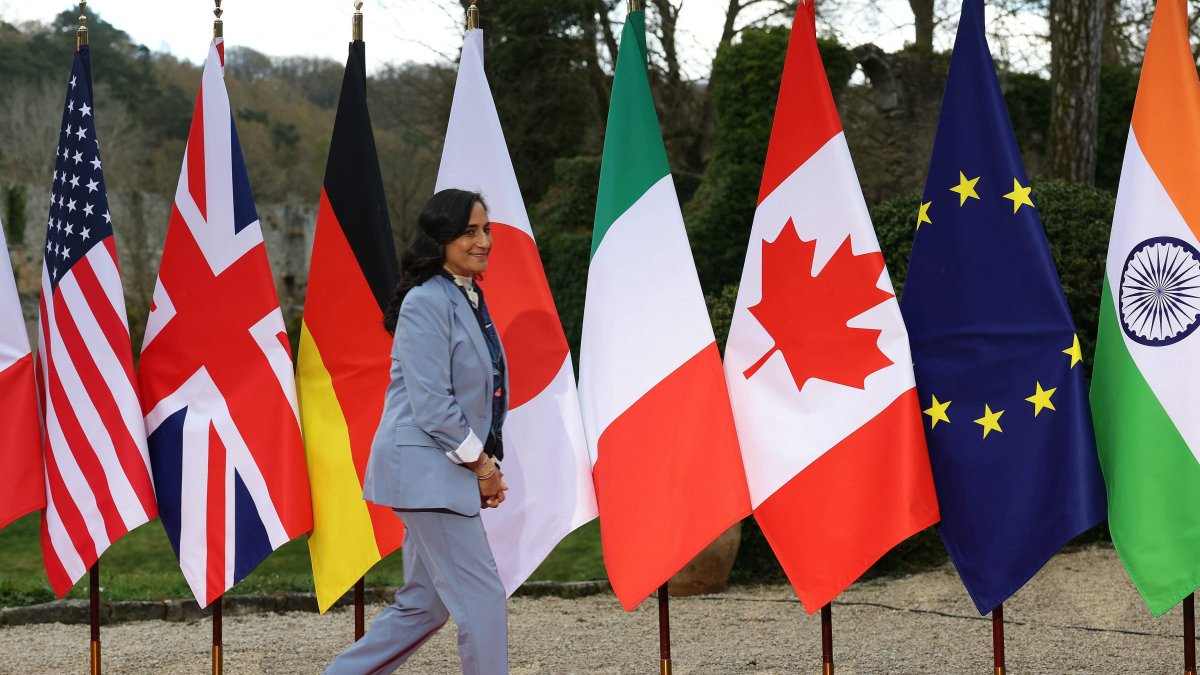 Canada's Foreign Minister Anita Anand arrives for a G7 Foreign Ministers' meeting with Partner Countries for talks on Russia's war in Ukraine and the Middle East situation at the Vaux-de-Cernay Abbey in Cernay-la-Ville outside Paris, March 26, 2026. (AFP Photo)