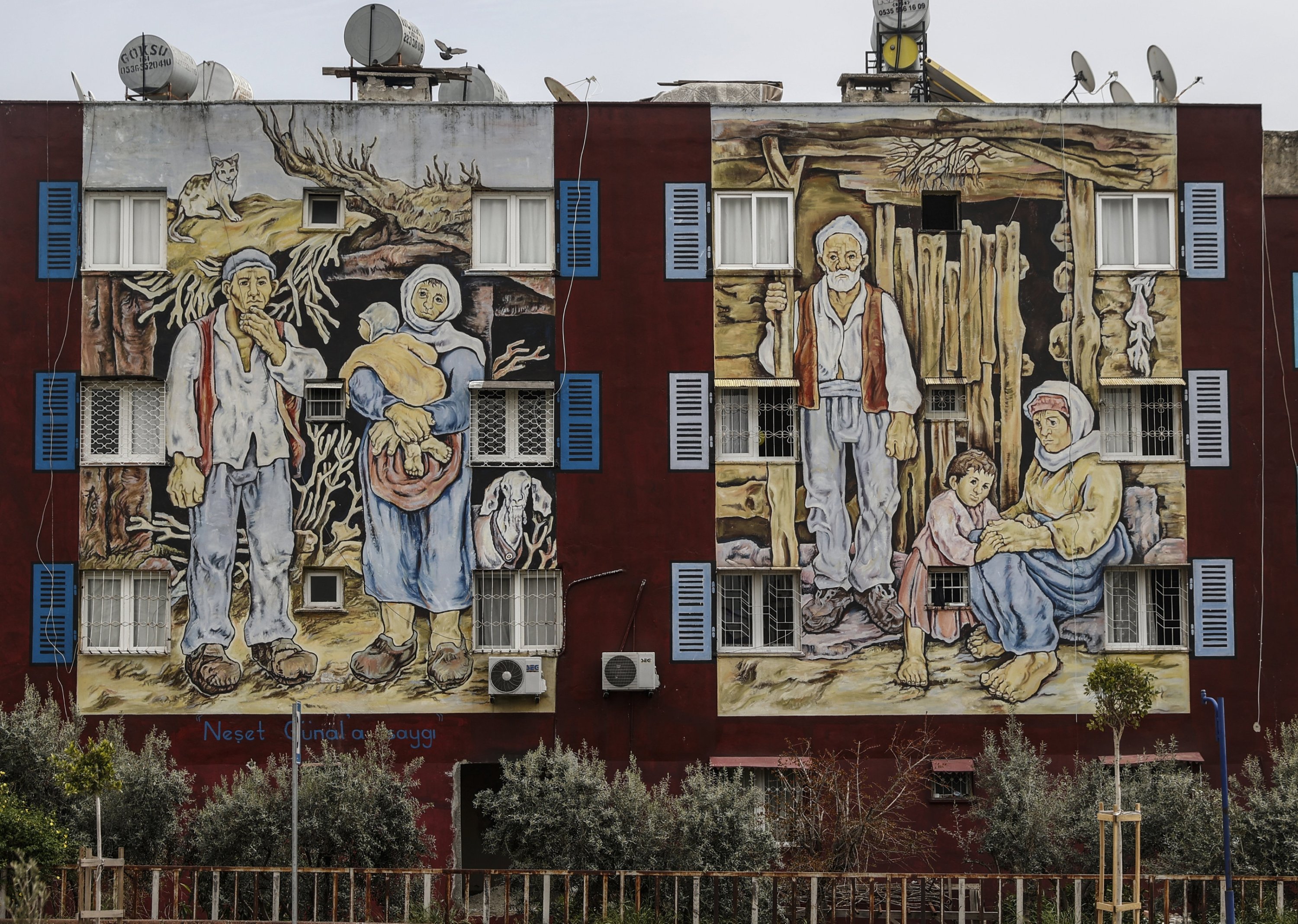 Streets turn into gallery with mural-covered buildings in S. Türkiye