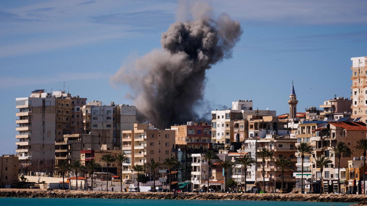 A plume of smoke and a fragment of concrete rise from the site of an Israeli airstrike on the eastern outskirts of Tyre, southern Lebanon, March 24, 2026. (AFP Photo)