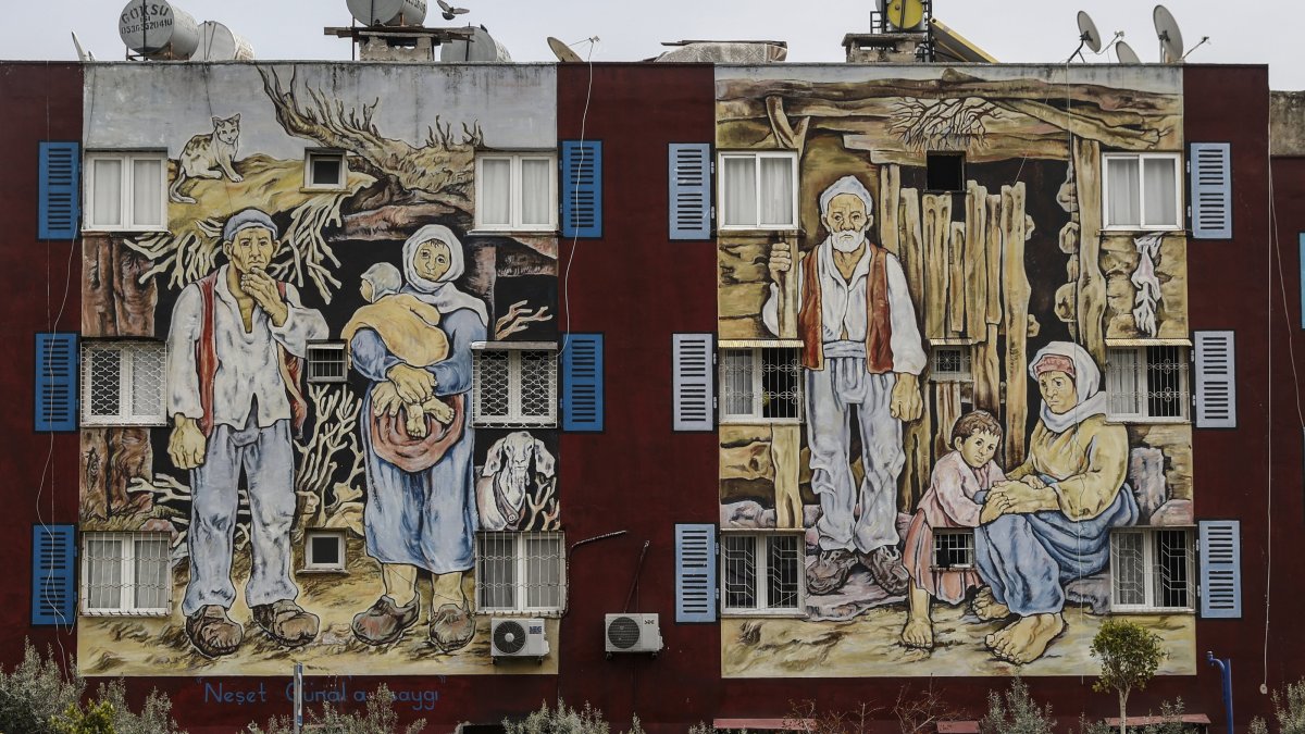 Buildings painted with famous world paintings in the streets of Mersin, Türkiye, March 25, 2026. (AA Photo) 