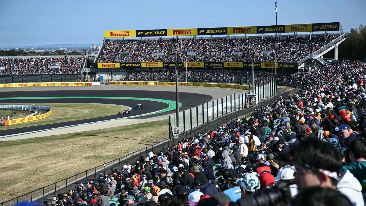 Spectators watch the second practice session ahead of the Formula One Japanese Grand Prix at the Suzuka circuit, Suzuka, Japan, March 27, 2026. (AFP Photo)