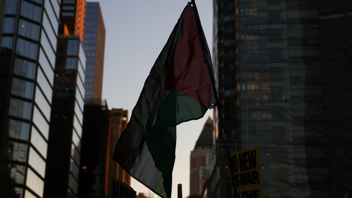 A Palestinian flag is displayed during a protest against the U.S.-Israel conflict with Iran, after the U.S. and Israel launched strikes on Iran, in New York City, U.S., March 2, 2026. (Reuters Photo)