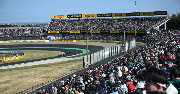 Spectators watch the second practice session ahead of the Formula One Japanese Grand Prix at the Suzuka circuit, Suzuka, Japan, March 27, 2026. (AFP Photo)