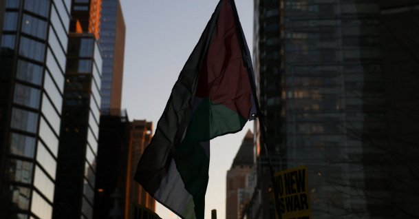 A Palestinian flag is displayed during a protest against the U.S.-Israel conflict with Iran, after the U.S. and Israel launched strikes on Iran, in New York City, U.S., March 2, 2026. (Reuters Photo)