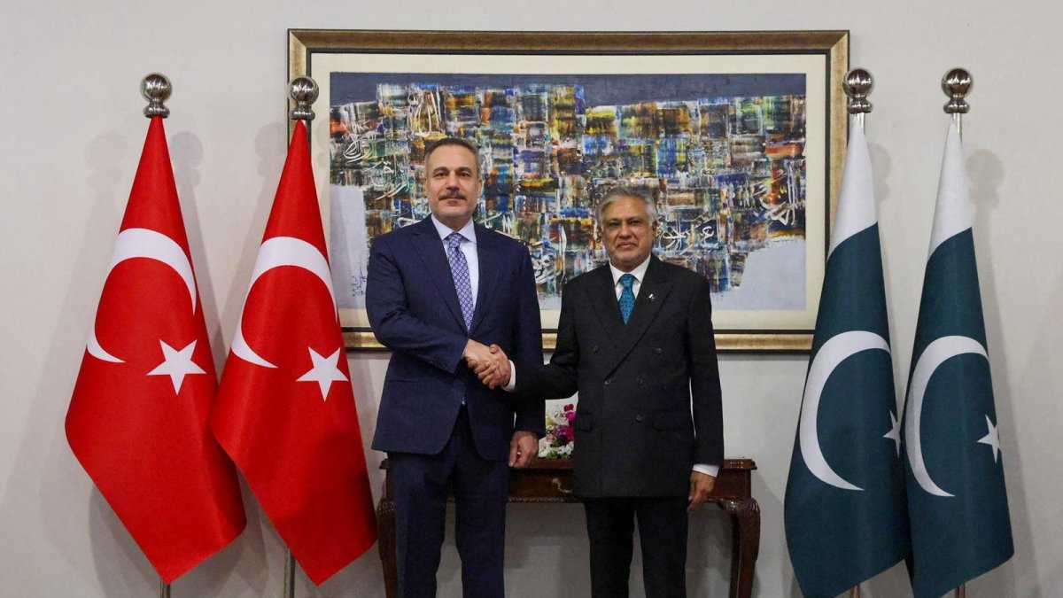Turkish FM meets counterpart in Pakistan amid talks on war