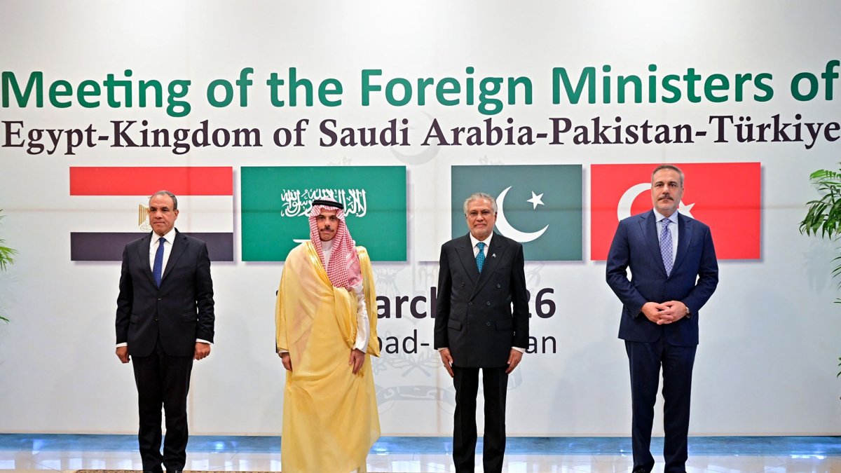 Regional powers meet in Pakistan, discuss unblocking Hormuz