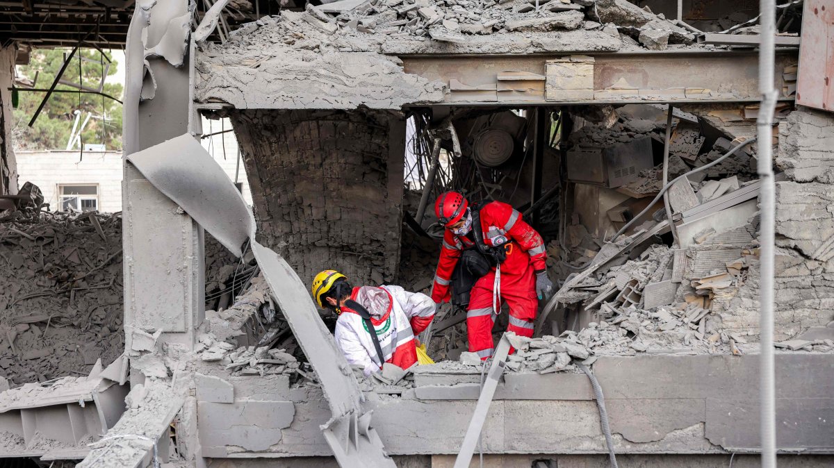 Pakistan says will soon host talks between US and Iran