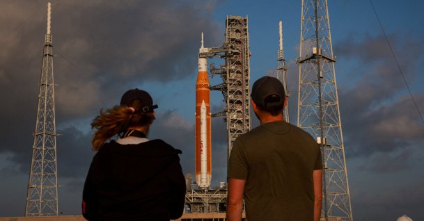 People look at NASA's next-generation moon rocket, the Space Launch System (SLS) rocket with the Orion crew capsule, on Pad 39B ahead of the Artemis II mission launch at the Kennedy Space Center in Cape Canaveral, Florida, U.S., March 29, 2026. (Reuters Photo)