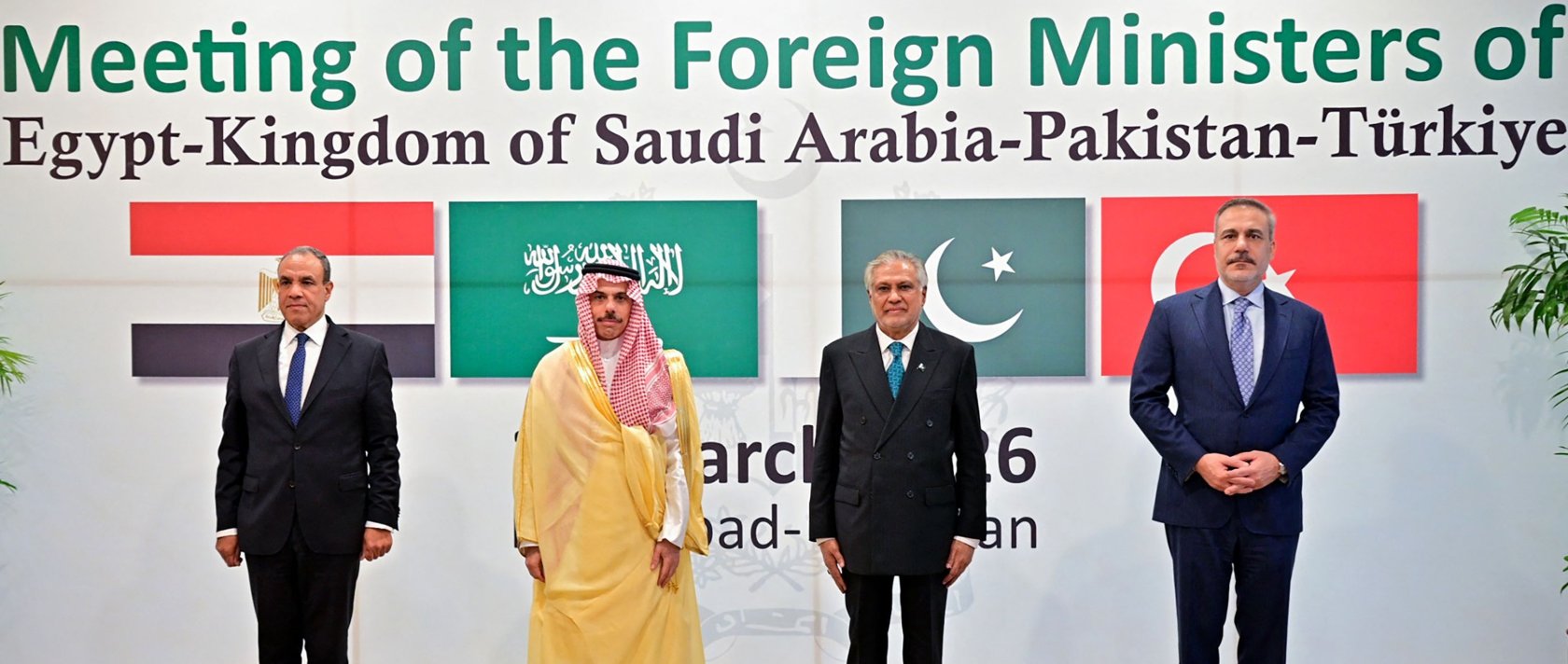 Pakistan's Foreign Minister Ishaq Dar (2R) poses for a photograph with his counterparts Türkiye's Hakan Fidan (R), Saudi Arabia's Faisal bin Farhan (2L) and Egypt's Badr Abdelatty before their meeting at the Foreign Ministry office in Islamabad, Pakistan, March 29, 2026. (AFP Photo)