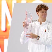 Italy's Jannik Sinner poses with the Butch Buchholz Trophy after defeating Czechia's Jiri Lehecka during the Men's Singles Final of the Miami Open Presented by Itau at Hard Rock Stadium, Miami Gardens, U.S., March 29, 2026. (AFP Photo)