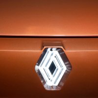 A Renault logo on a vehicle displayed during a press preview at Renault's technocentre, Guyancourt, near Paris, France, March 10, 2026. (AFP Photo)