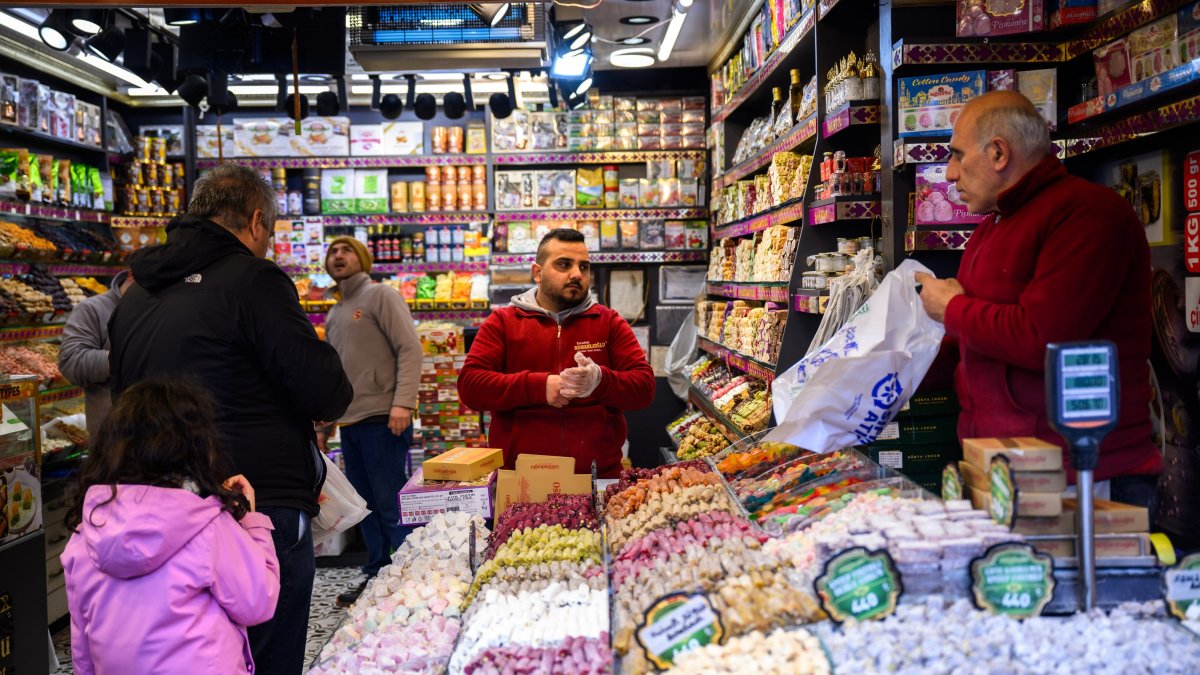 Türkiye's economic confidence index slips in March